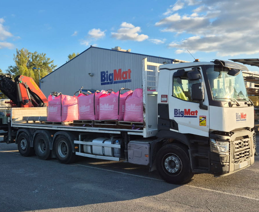 Opération BigBags rose pour Octobre rose : BigMat engagé à soutenir la recherche.