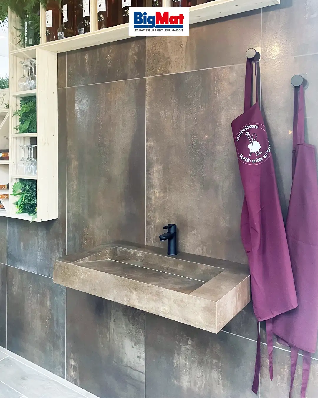 Une vasque en carrelage sur mesure : quand l&rsquo;artisanat sublime la salle de bains